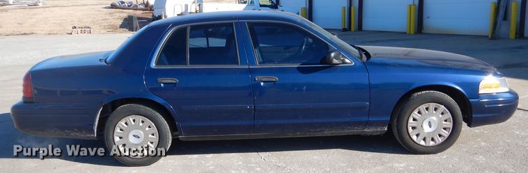 image for item DH6834 2004 Ford Crown Victoria Police Interceptor