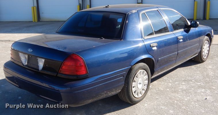 image for item DH6834 2004 Ford Crown Victoria Police Interceptor