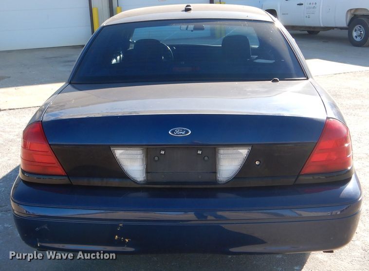 image for item DH6834 2004 Ford Crown Victoria Police Interceptor