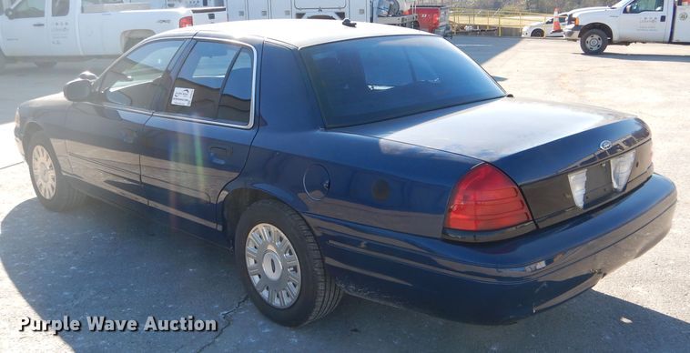 image for item DH6834 2004 Ford Crown Victoria Police Interceptor