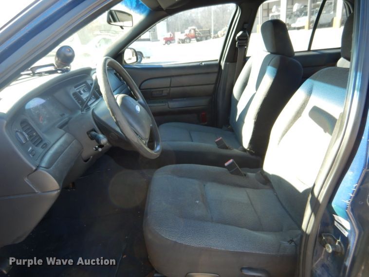 image for item DH6834 2004 Ford Crown Victoria Police Interceptor