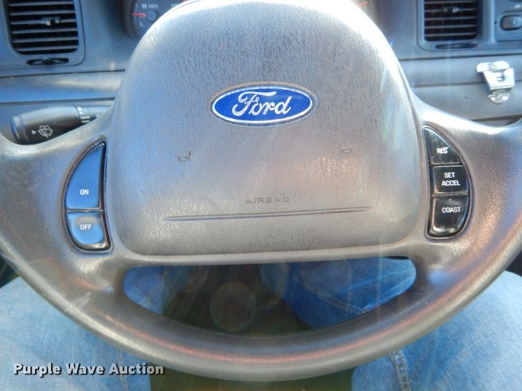 image for item DH6834 2004 Ford Crown Victoria Police Interceptor