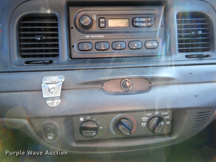 image for item DH6834 2004 Ford Crown Victoria Police Interceptor