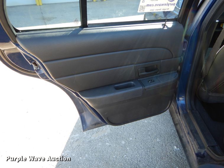 image for item DH6834 2004 Ford Crown Victoria Police Interceptor