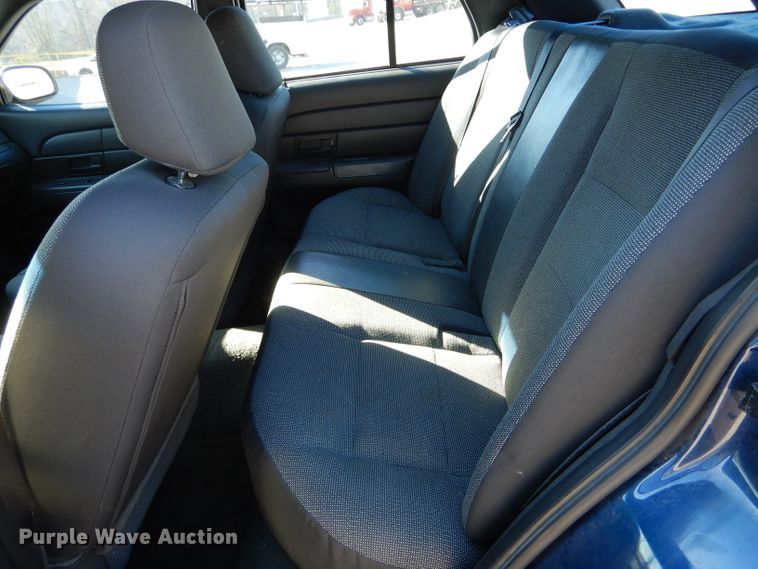 image for item DH6834 2004 Ford Crown Victoria Police Interceptor