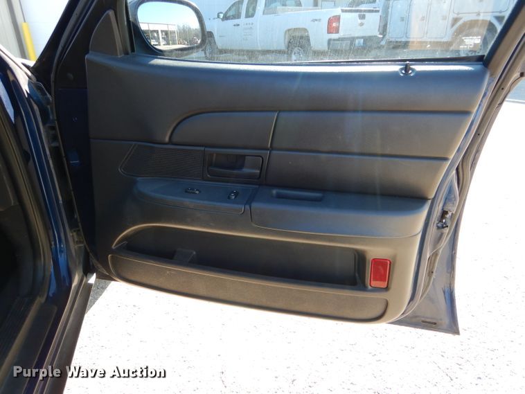image for item DH6834 2004 Ford Crown Victoria Police Interceptor