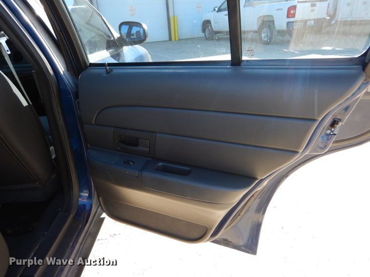image for item DH6834 2004 Ford Crown Victoria Police Interceptor