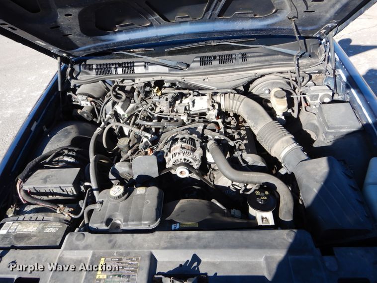 image for item DH6834 2004 Ford Crown Victoria Police Interceptor