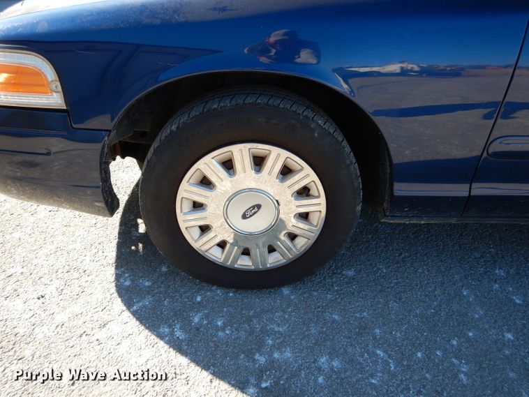 image for item DH6834 2004 Ford Crown Victoria Police Interceptor