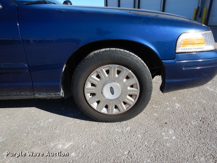 image for item DH6834 2004 Ford Crown Victoria Police Interceptor