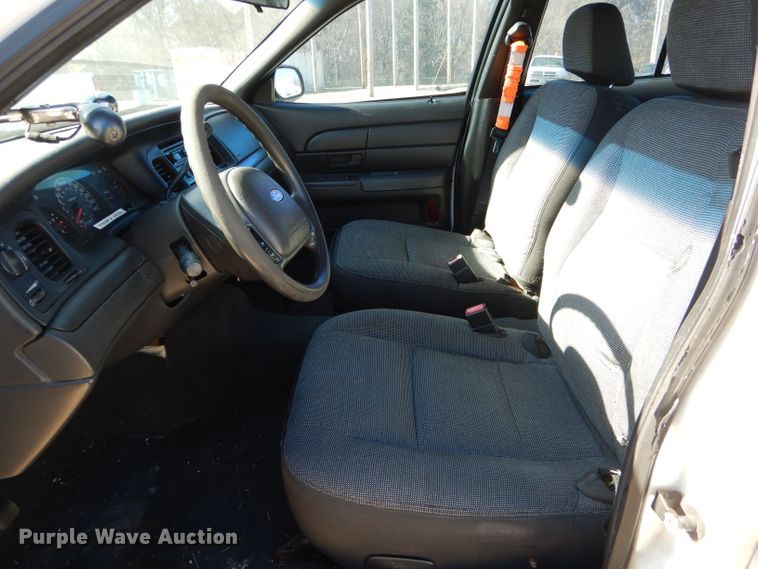 image for item DH6837 2003 Ford Crown Victoria Police Interceptor