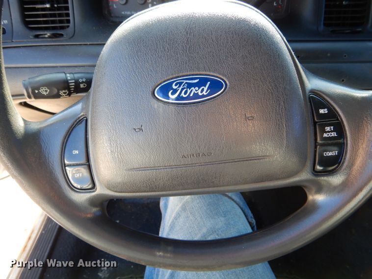 image for item DH6837 2003 Ford Crown Victoria Police Interceptor