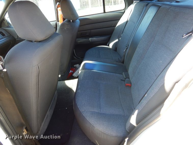 image for item DH6837 2003 Ford Crown Victoria Police Interceptor