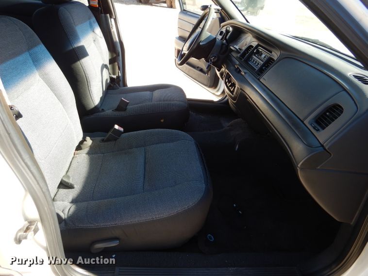 image for item DH6837 2003 Ford Crown Victoria Police Interceptor
