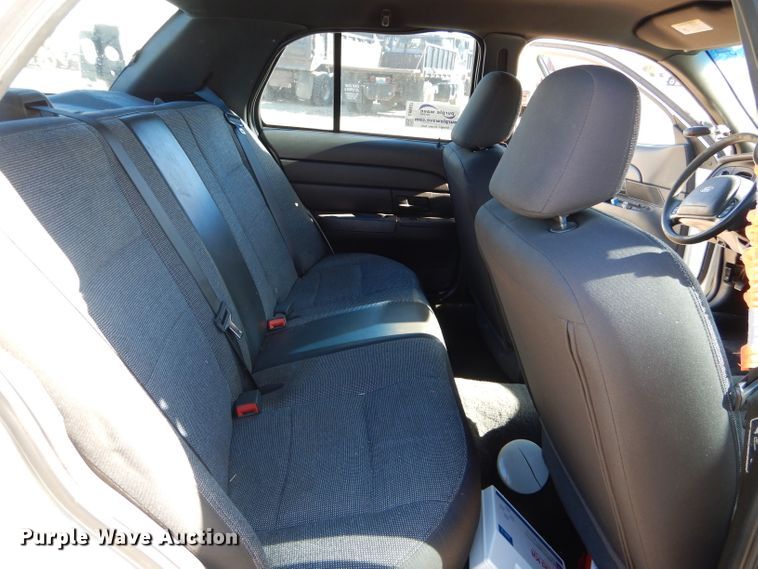 image for item DH6837 2003 Ford Crown Victoria Police Interceptor