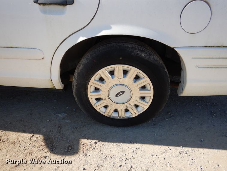 image for item DH6837 2003 Ford Crown Victoria Police Interceptor