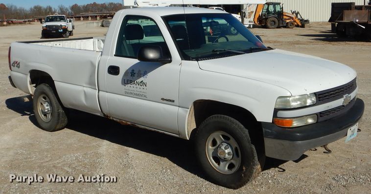 image for item DH6838 2002 Chevrolet Silverado 1500 pickup truck