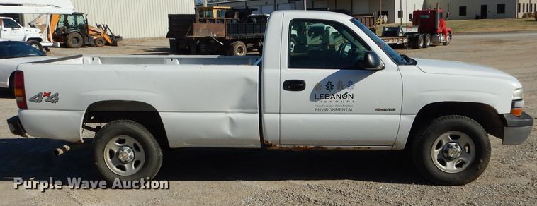 image for item DH6838 2002 Chevrolet Silverado 1500 pickup truck