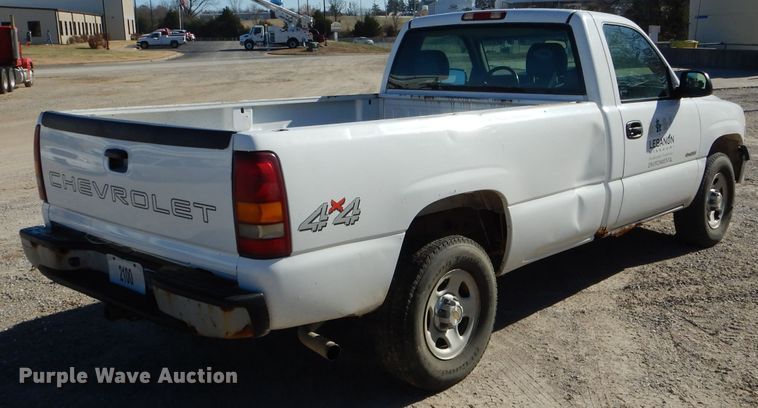 image for item DH6838 2002 Chevrolet Silverado 1500 pickup truck