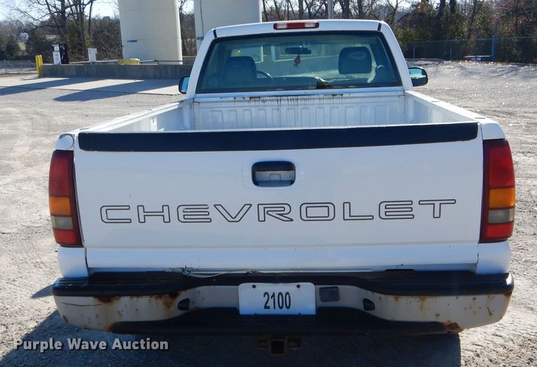 image for item DH6838 2002 Chevrolet Silverado 1500 pickup truck