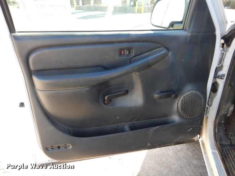 image for item DH6838 2002 Chevrolet Silverado 1500 pickup truck