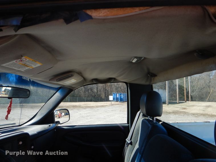 image for item DH6838 2002 Chevrolet Silverado 1500 pickup truck