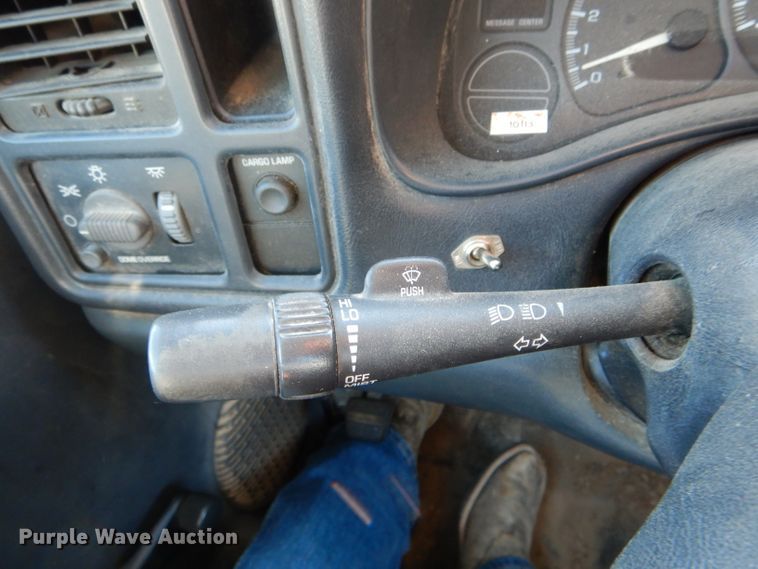 image for item DH6838 2002 Chevrolet Silverado 1500 pickup truck