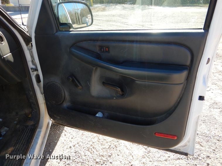 image for item DH6838 2002 Chevrolet Silverado 1500 pickup truck