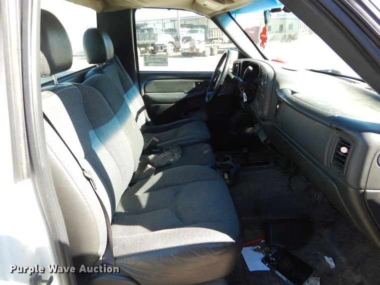 image for item DH6838 2002 Chevrolet Silverado 1500 pickup truck