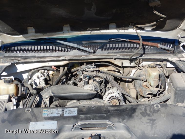 image for item DH6838 2002 Chevrolet Silverado 1500 pickup truck