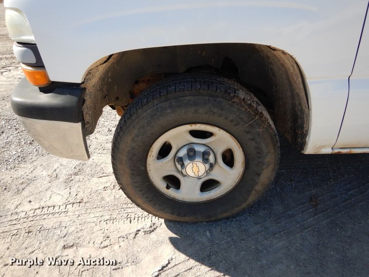 image for item DH6838 2002 Chevrolet Silverado 1500 pickup truck