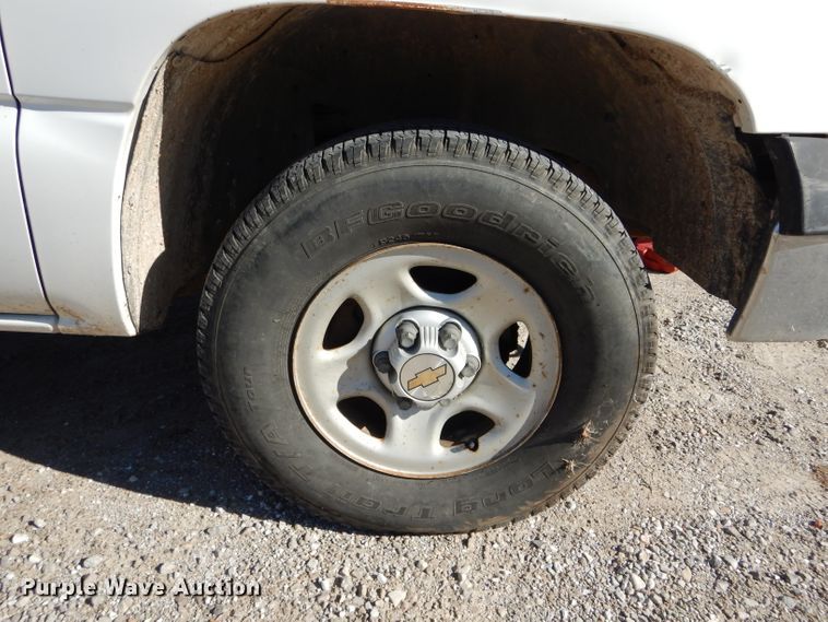 image for item DH6838 2002 Chevrolet Silverado 1500 pickup truck