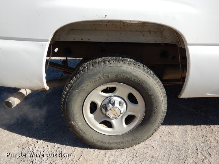 image for item DH6838 2002 Chevrolet Silverado 1500 pickup truck