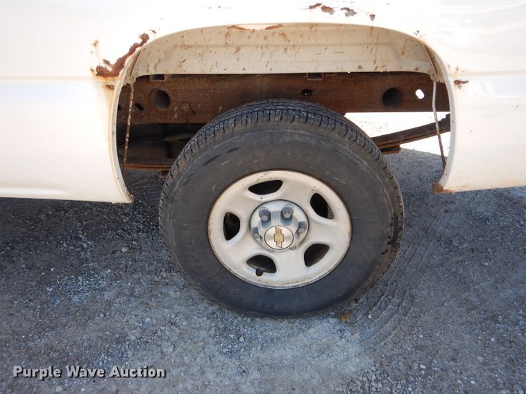image for item DH6838 2002 Chevrolet Silverado 1500 pickup truck