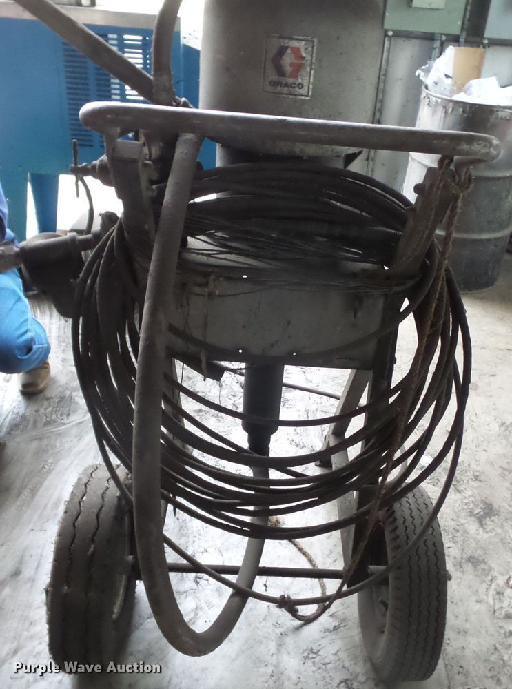 image for item DH7802 (2) Grayco 2B7-347 paint sprayers