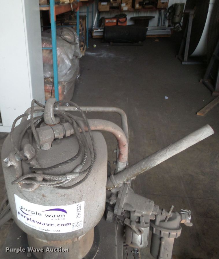 image for item DH7802 (2) Grayco 2B7-347 paint sprayers