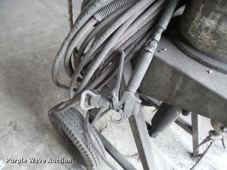 image for item DH7802 (2) Grayco 2B7-347 paint sprayers