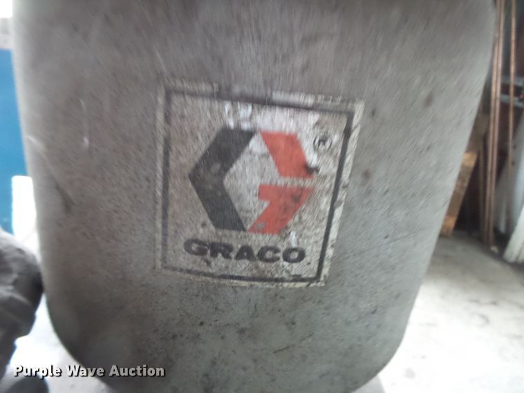 image for item DH7802 (2) Grayco 2B7-347 paint sprayers