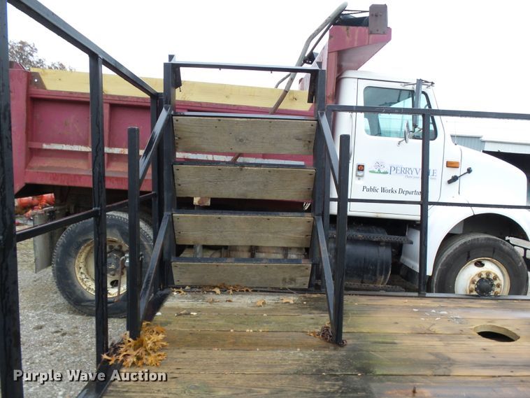 image for item DH7804 2005 Austin port-a-potty trailer