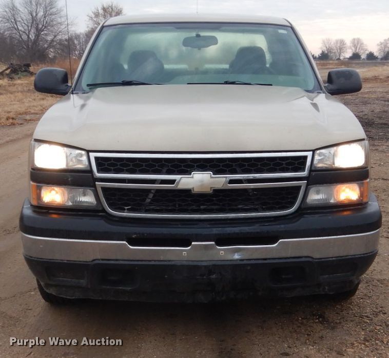 image for item EC9227 2006 Chevrolet Silverado 1500 pickup truck