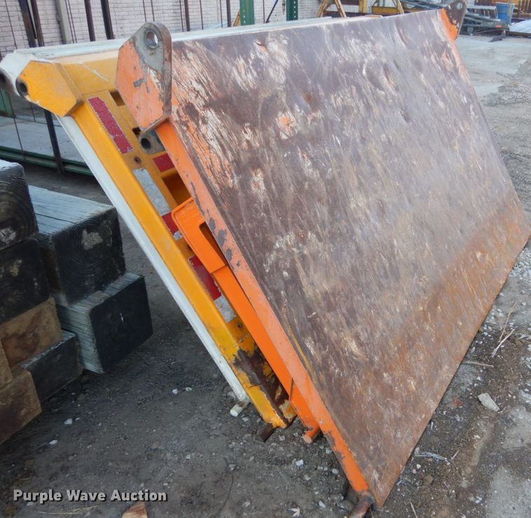 image for item EC9238 1979 Am General M918 dump truck