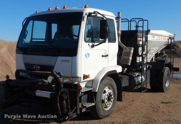 image for item EC9239 2010 UD 3300 truck with Rosco RA-400 patcher