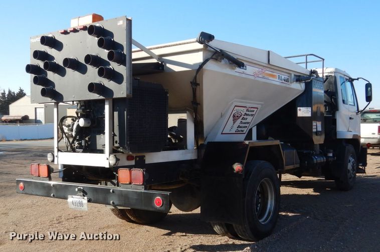 image for item EC9239 2010 UD 3300 truck with Rosco RA-400 patcher