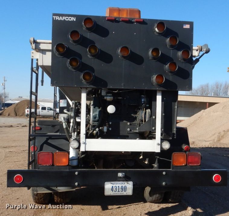 image for item EC9239 2010 UD 3300 truck with Rosco RA-400 patcher