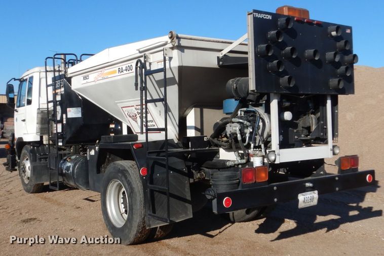 image for item EC9239 2010 UD 3300 truck with Rosco RA-400 patcher