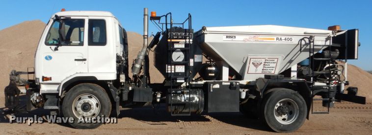 image for item EC9239 2010 UD 3300 truck with Rosco RA-400 patcher