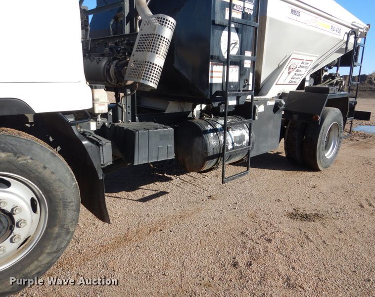 image for item EC9239 2010 UD 3300 truck with Rosco RA-400 patcher