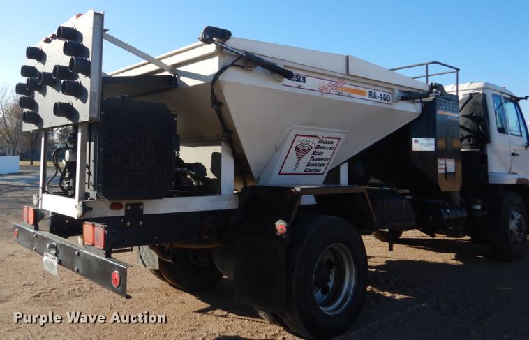 image for item EC9239 2010 UD 3300 truck with Rosco RA-400 patcher