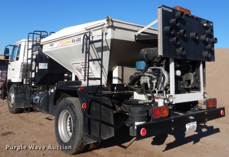 image for item EC9239 2010 UD 3300 truck with Rosco RA-400 patcher