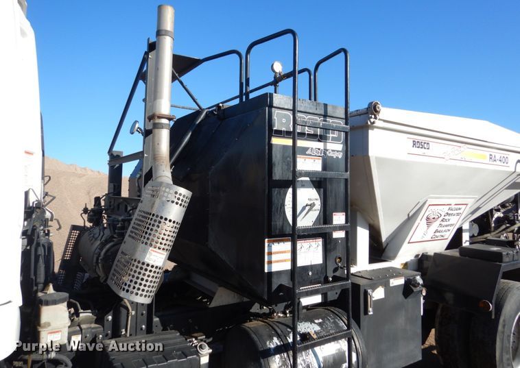 image for item EC9239 2010 UD 3300 truck with Rosco RA-400 patcher